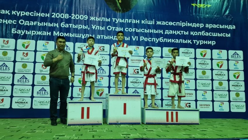 Қазақ күресінен жеңімпаз